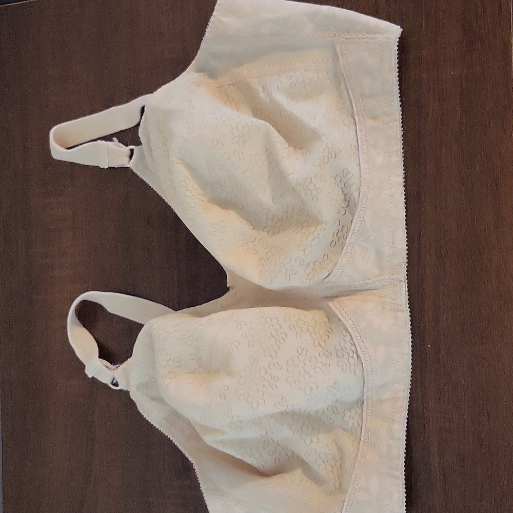 44 DDD Playtex beige  minimizer wirefree bra